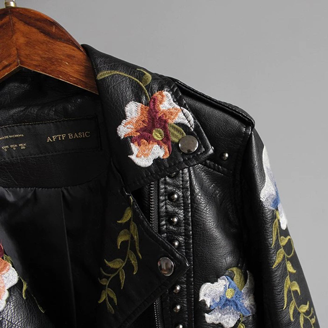 Veste en similicuir pour femme automne brodée avec détails cloutés à coupe ajustée Élodie