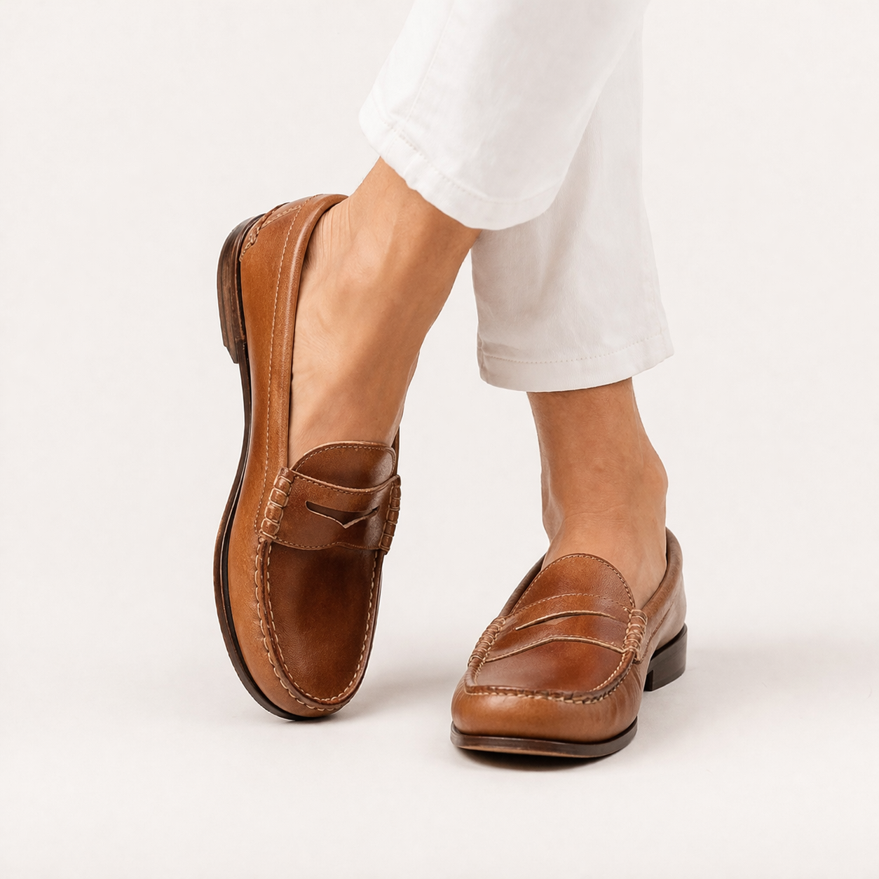 Mocassins femme à bout rond, bride et surpiqûres apparentes 1