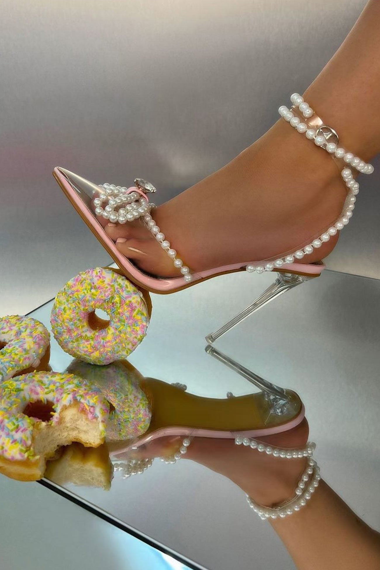 Capucine – Escarpins Pointus à Talons Hauts avec Nœud et Perles