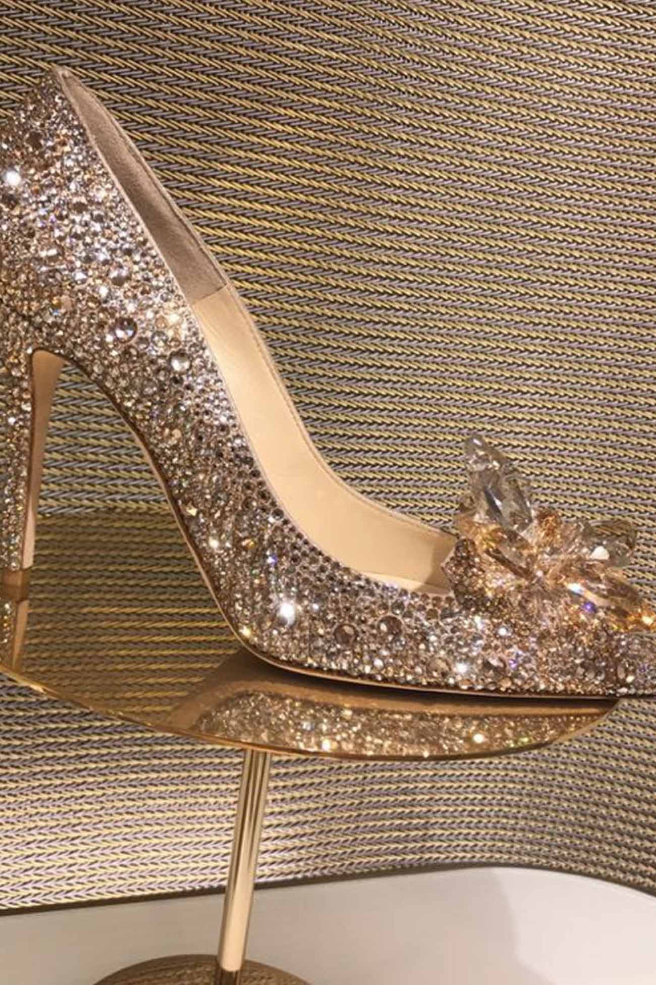 Inès – Escarpins Pointus à Paillettes Cristal