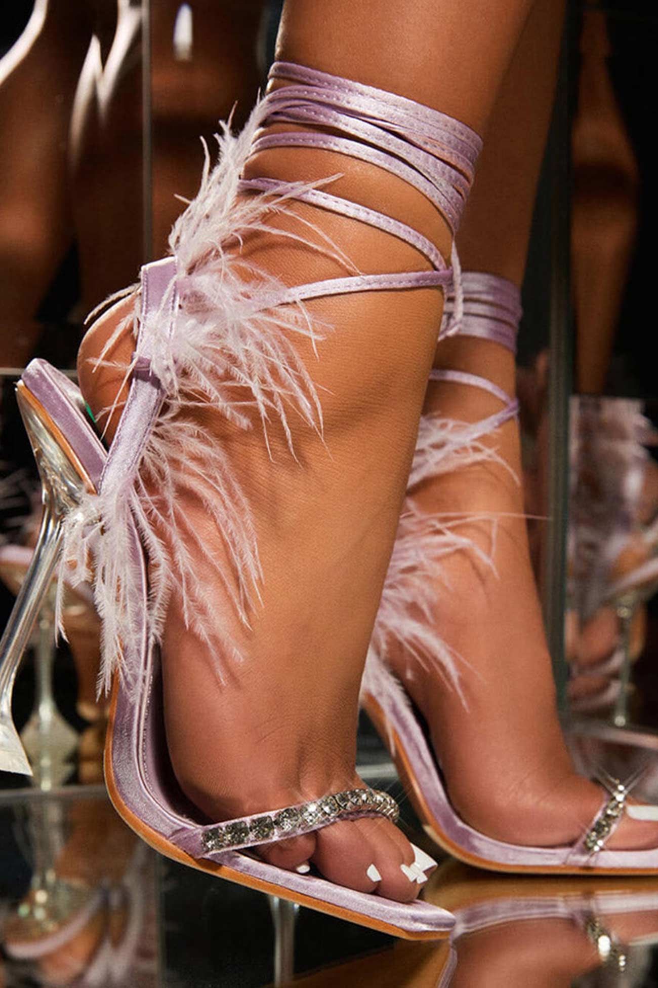Isaure – Sandales à Talons Hauts avec Plumes, Strass et Lacets