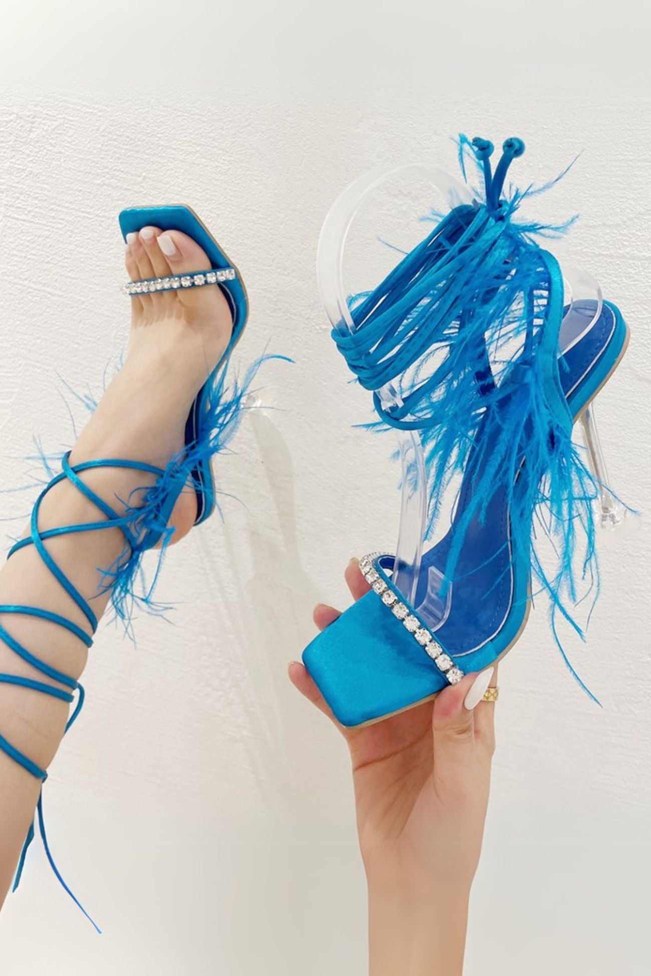 Isaure – Sandales à Talons Hauts avec Plumes, Strass et Lacets