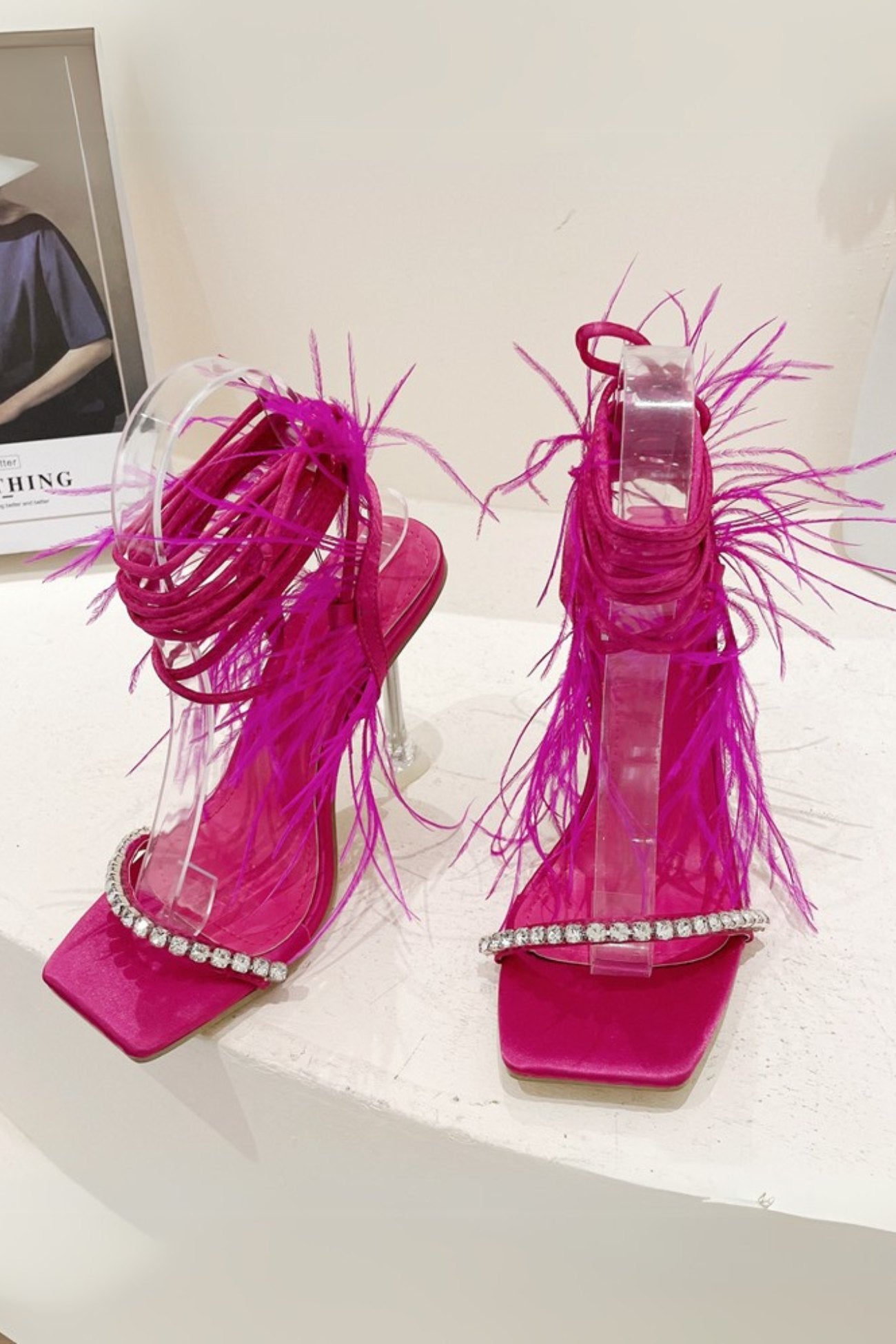 Isaure – Sandales à Talons Hauts avec Plumes, Strass et Lacets