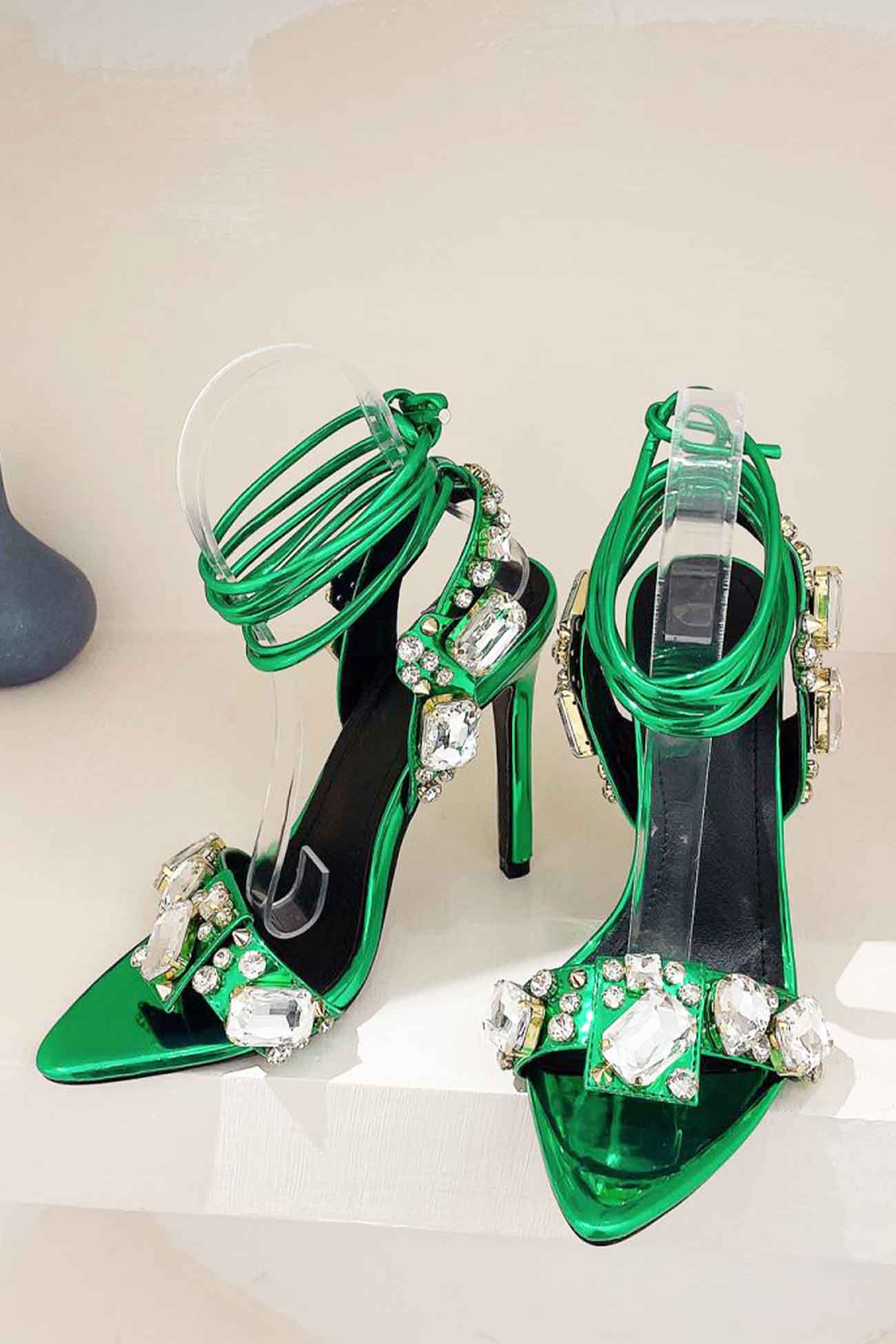 Mélya – Sandales à Talons Aiguille avec Lacets et Strass
