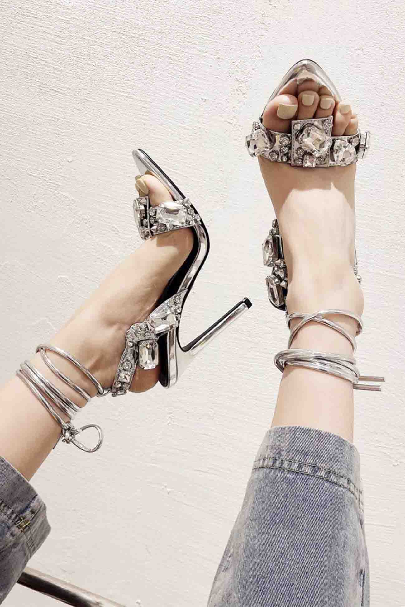 Mélya – Sandales à Talons Aiguille avec Lacets et Strass