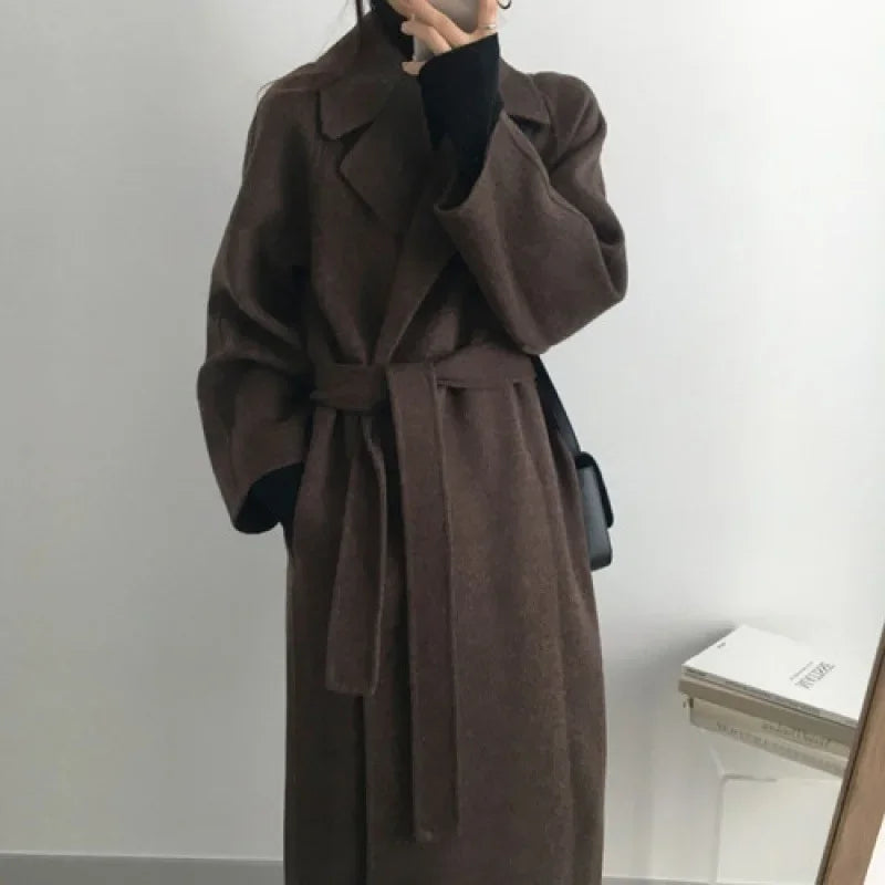 Adèle – Manteau femme long ceinturé