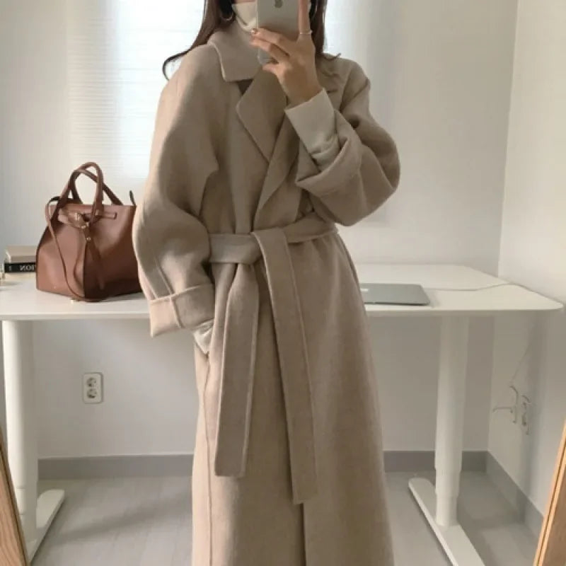 Adèle – Manteau femme long ceinturé