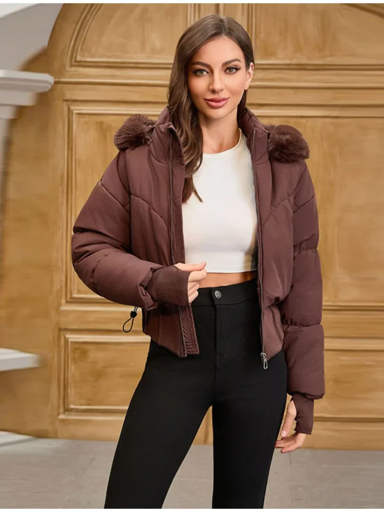 Maëlle – Veste femme hiver courte avec capuche et col en fausse fourrure