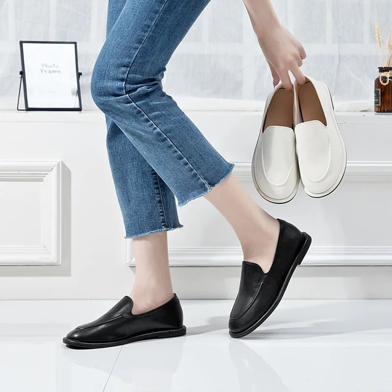 Mocassins femme minimalistes à bout rond en similicuir mat 5