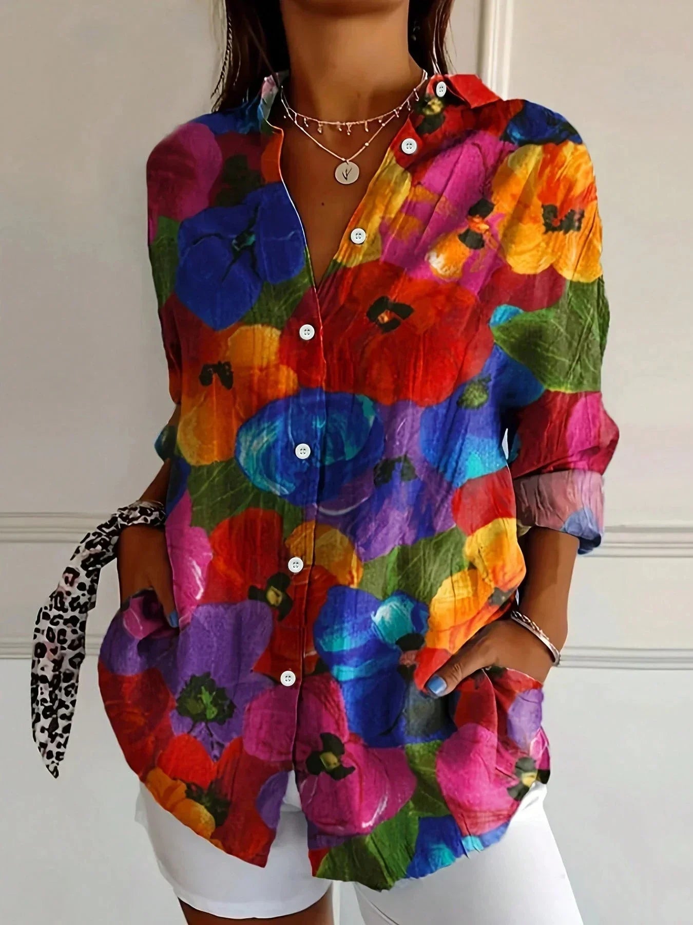 Marceline – Blouse à imprimé abstrait boutonnée devant femme