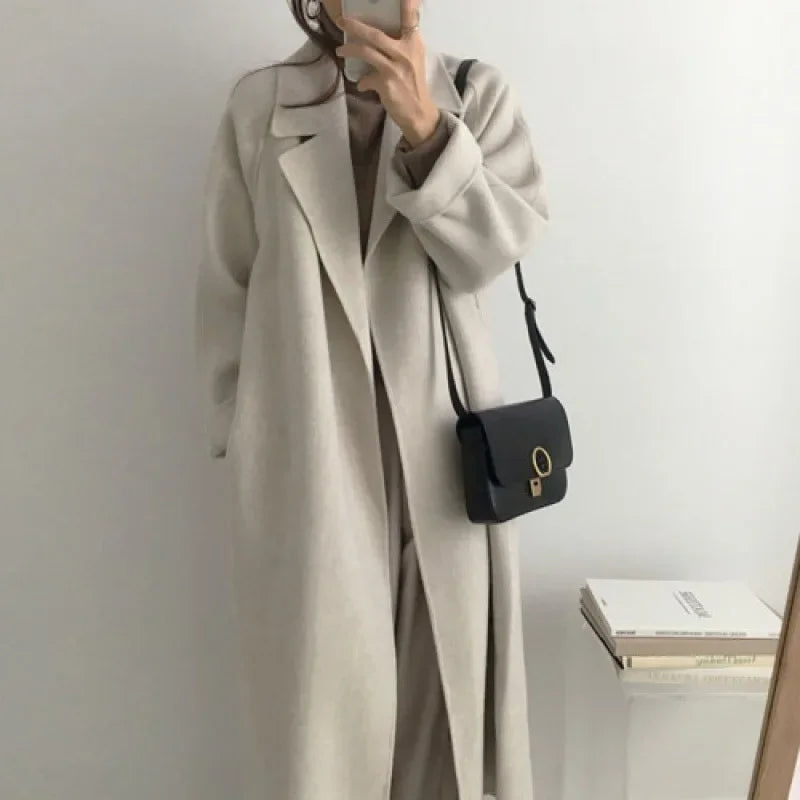 Adèle – Manteau femme long ceinturé