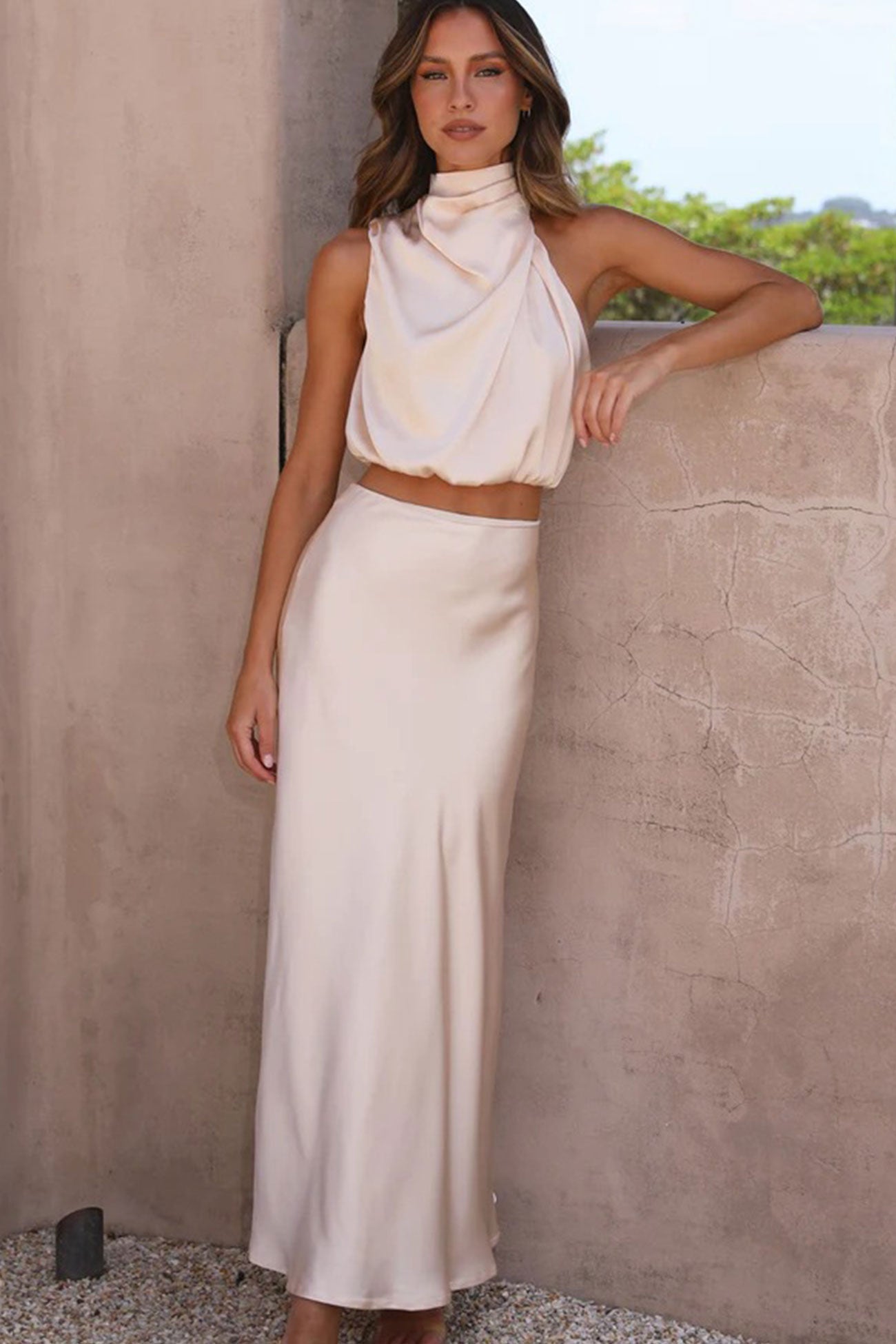 Clarisse – Ensemble Satiné Élégant avec Crop Top et Jupe Midi