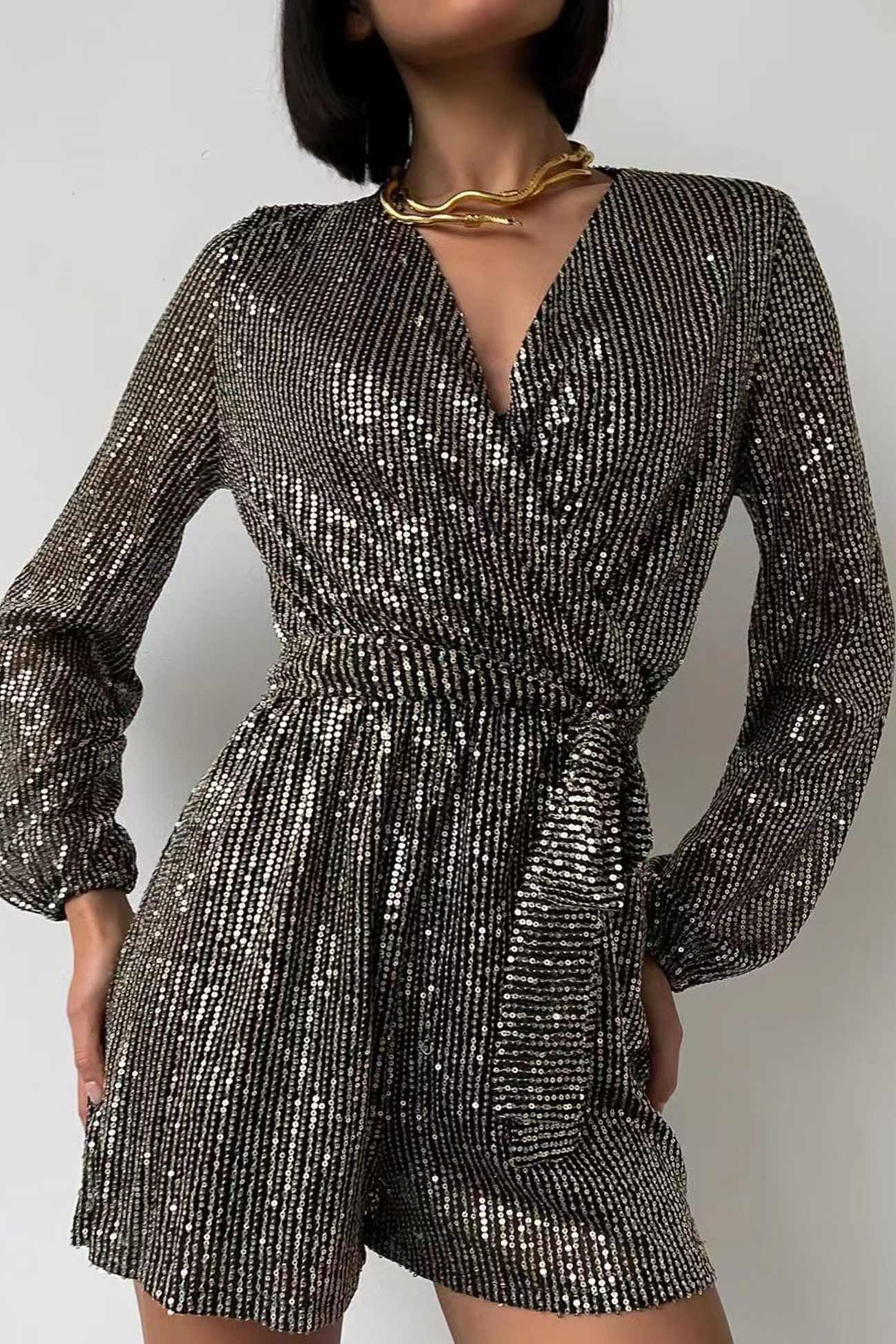 Clara – Combishort à Paillettes avec Ceinture et Décolleté en V