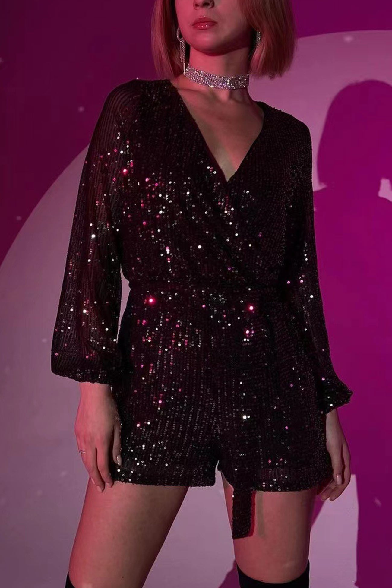 Clara – Combishort à Paillettes avec Ceinture et Décolleté en V