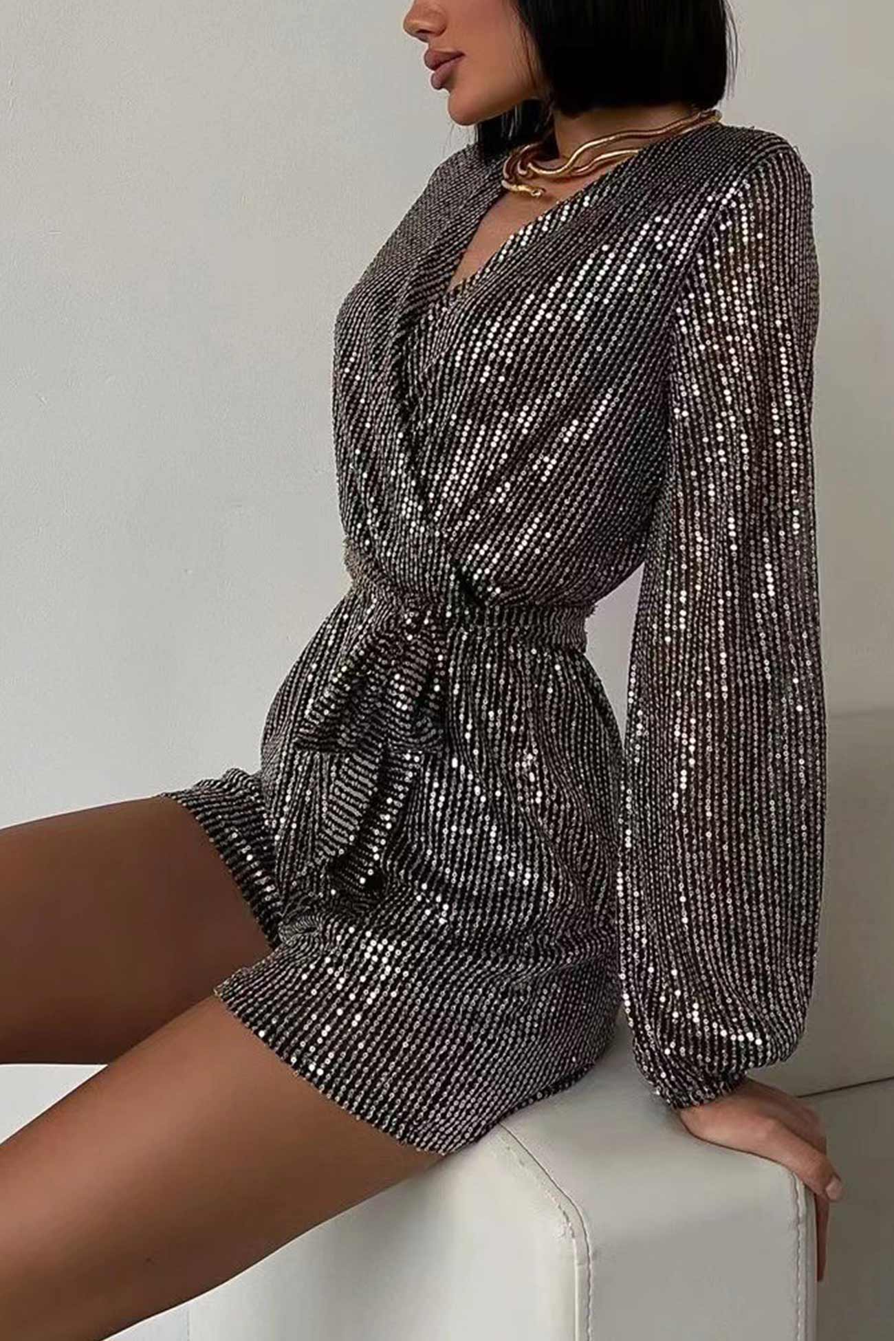 Clara – Combishort à Paillettes avec Ceinture et Décolleté en V