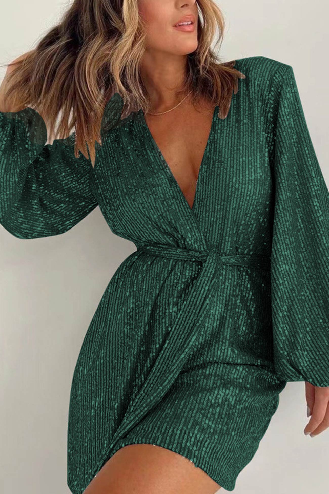 Clara – Combishort à Paillettes avec Ceinture et Décolleté en V