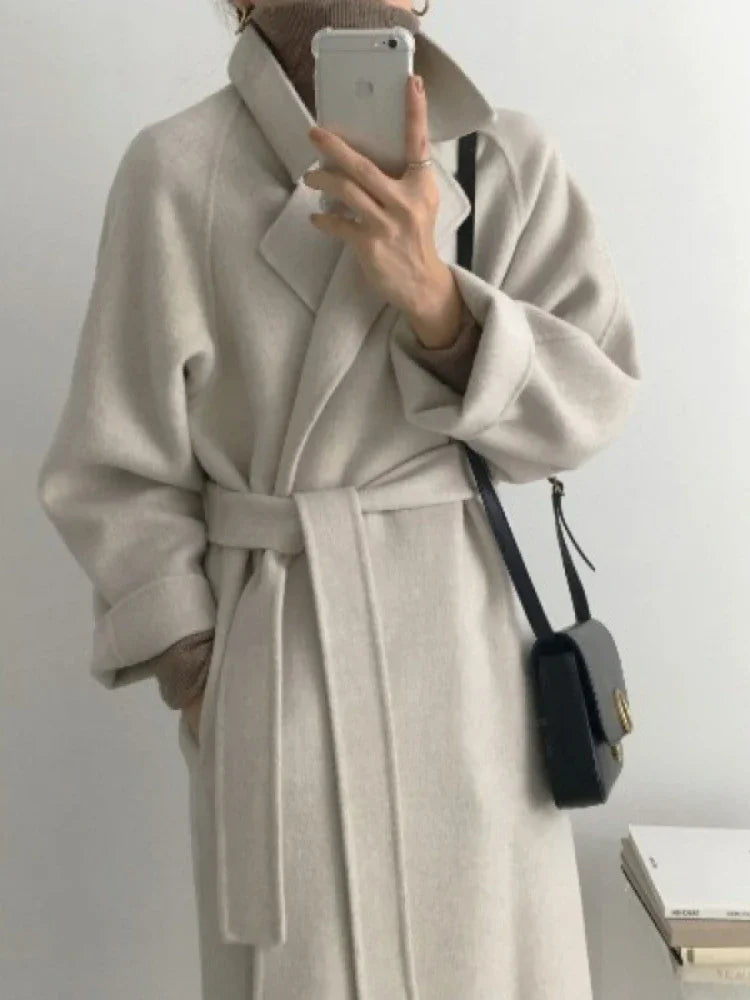 Adèle – Manteau femme long ceinturé