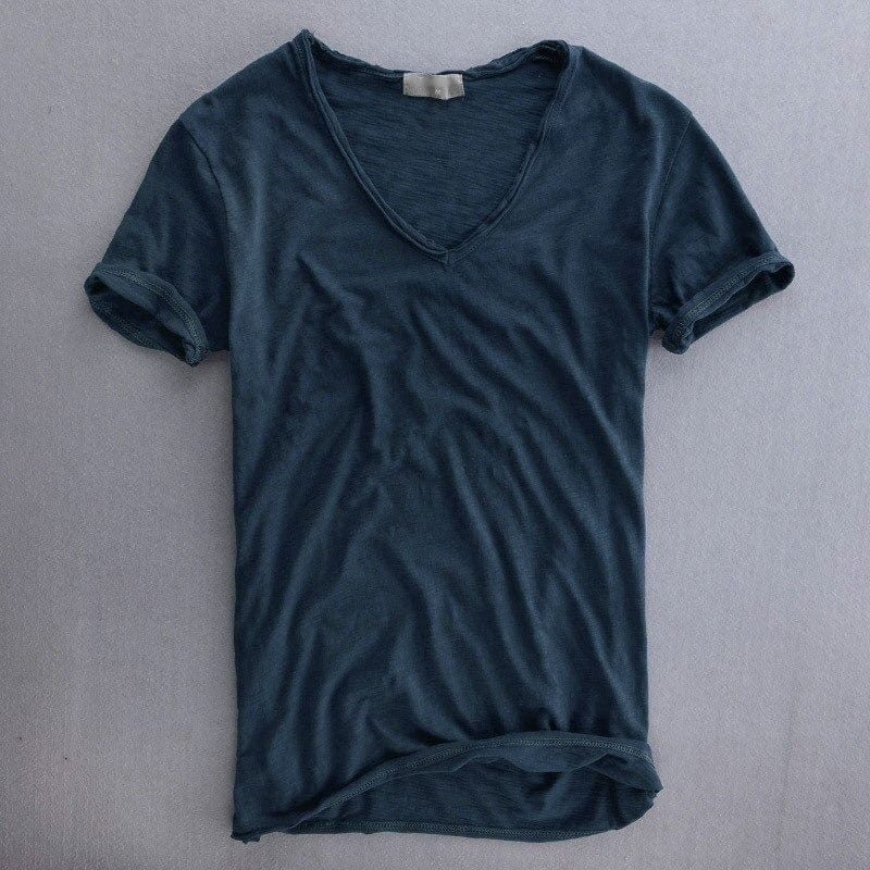 T-shirt col V homme coupe slim léger pour l'été