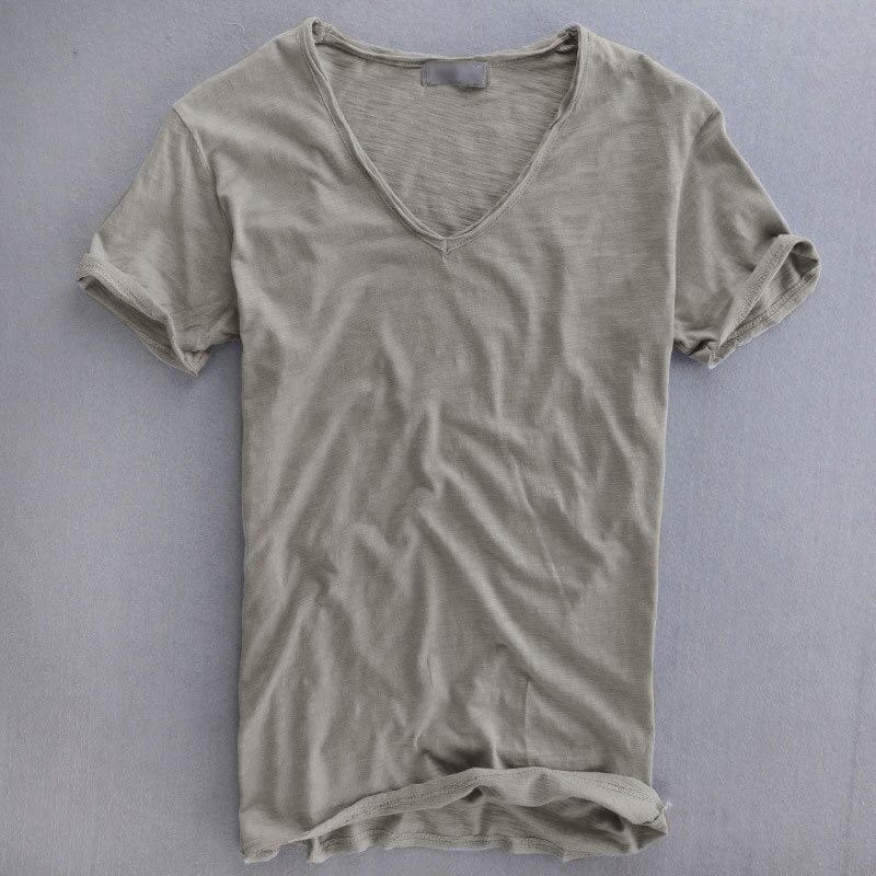 T-shirt col V homme coupe slim léger pour l'été