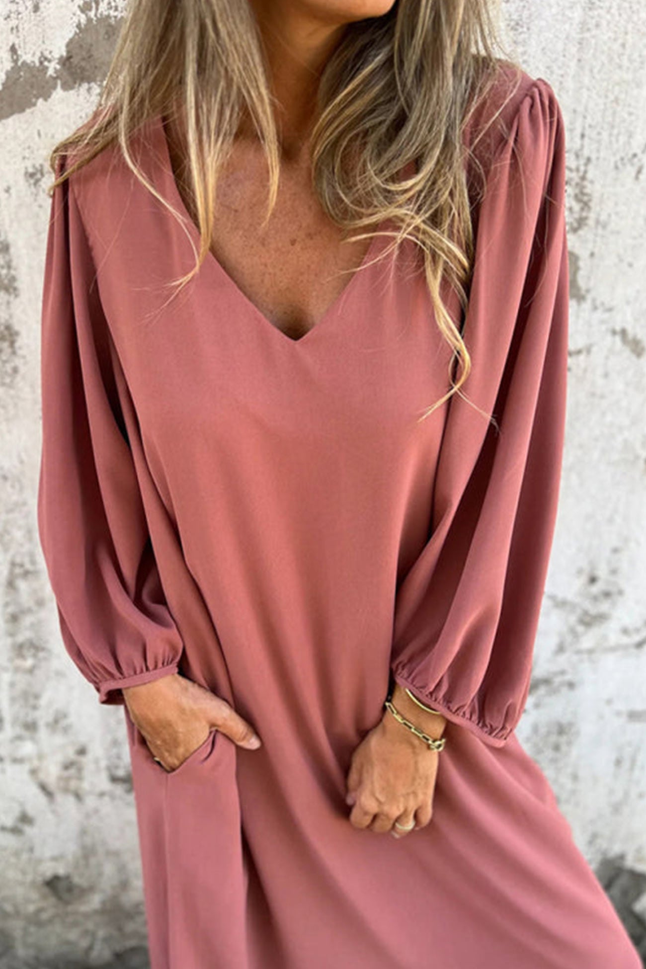 Elena – Robe Maxi à Col V et Manches Lanternes