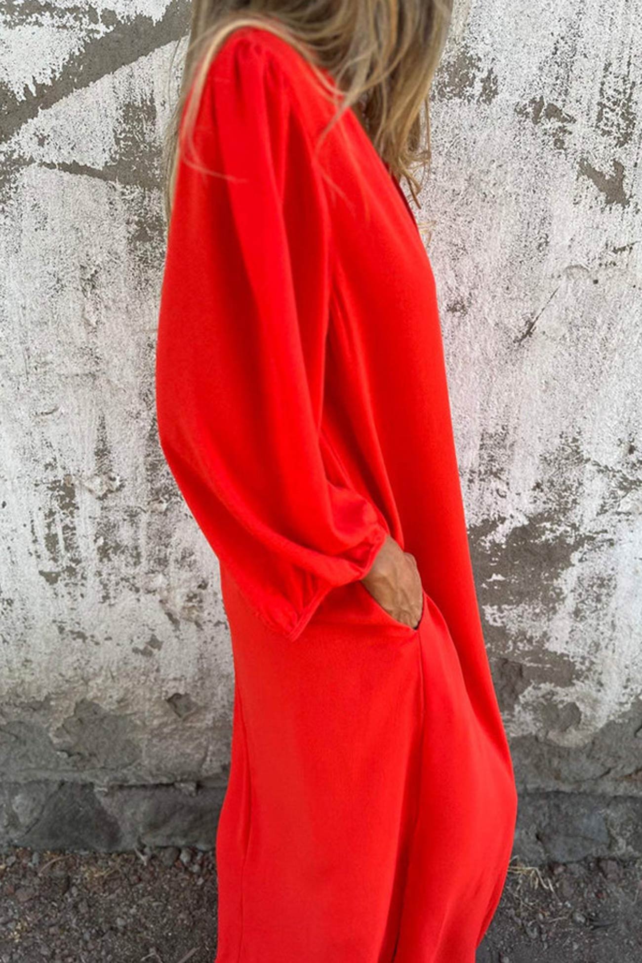 Elena – Robe Maxi à Col V et Manches Lanternes