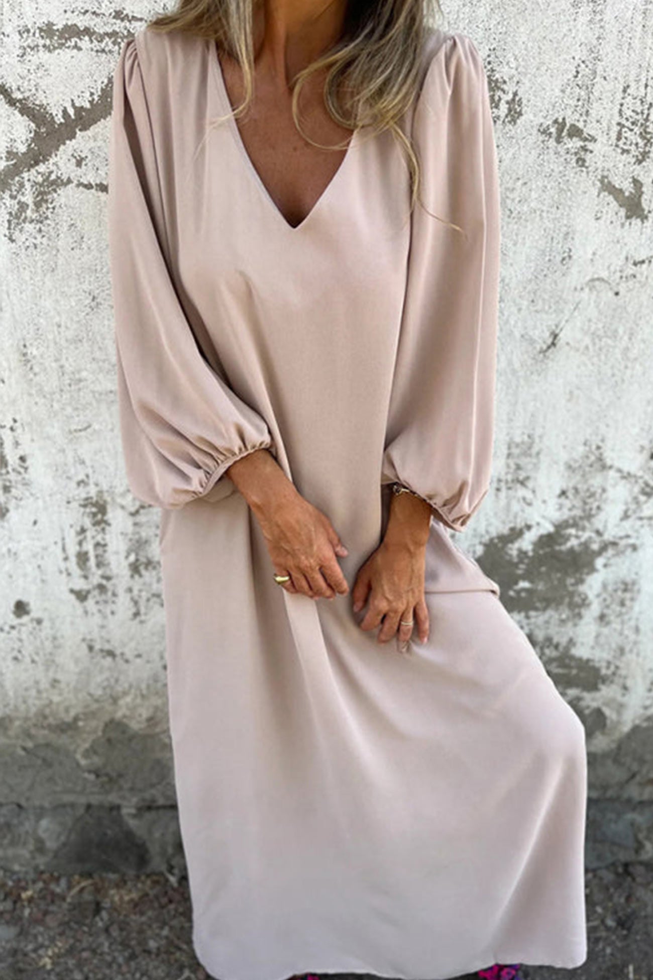 Elena – Robe Maxi à Col V et Manches Lanternes
