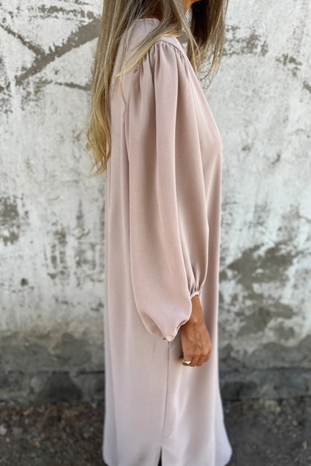 Elena – Robe Maxi à Col V et Manches Lanternes