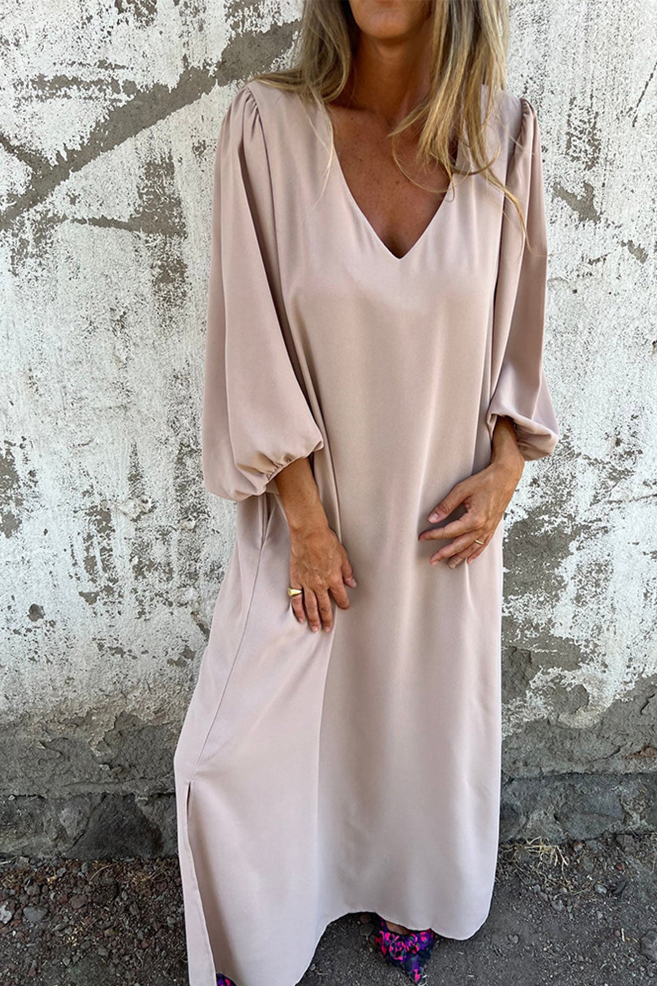 Elena – Robe Maxi à Col V et Manches Lanternes