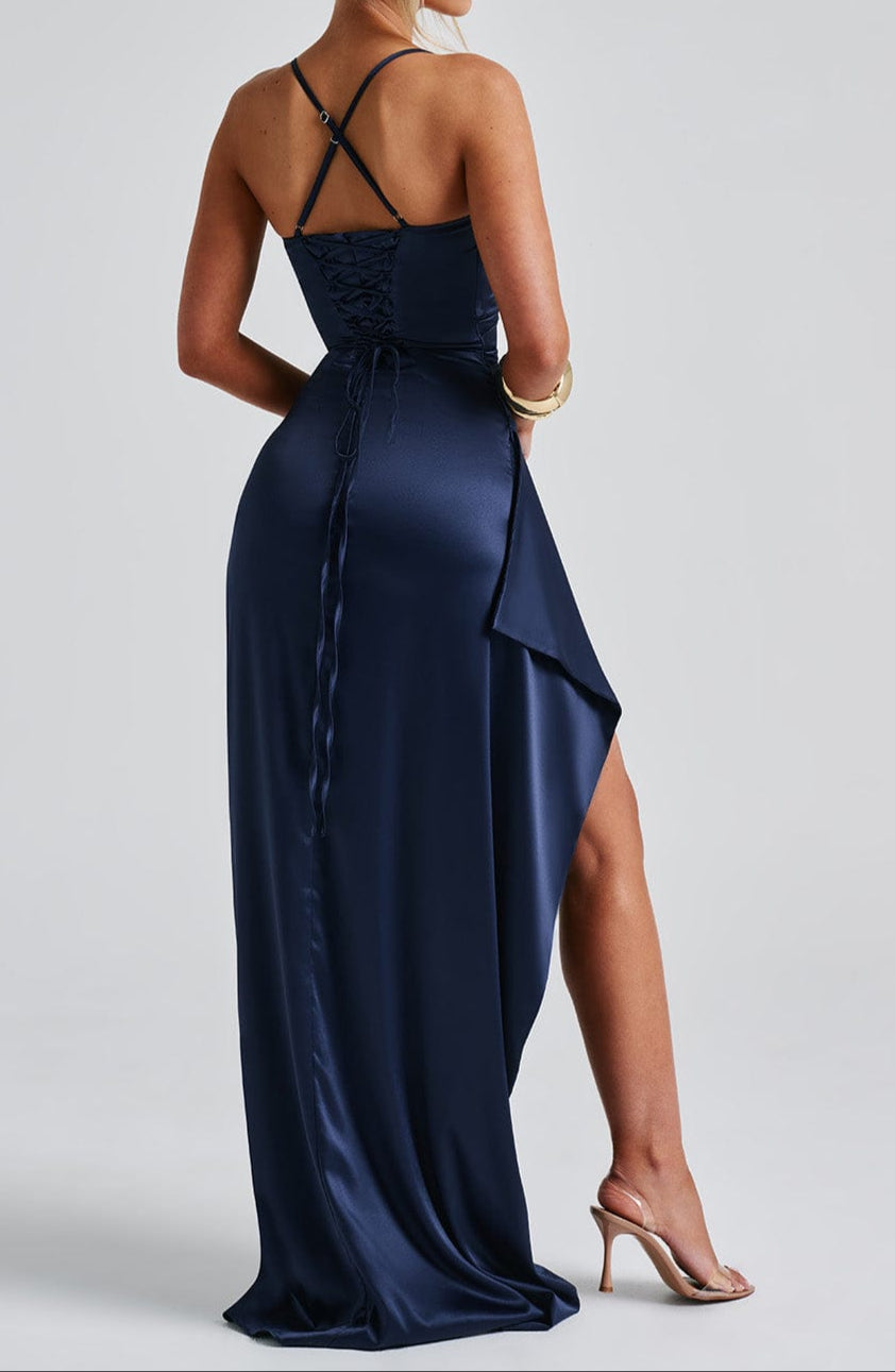 Inès – Robe maxi de soirée bleu marine à fines bretelles avec fente haute et taille froncée femme