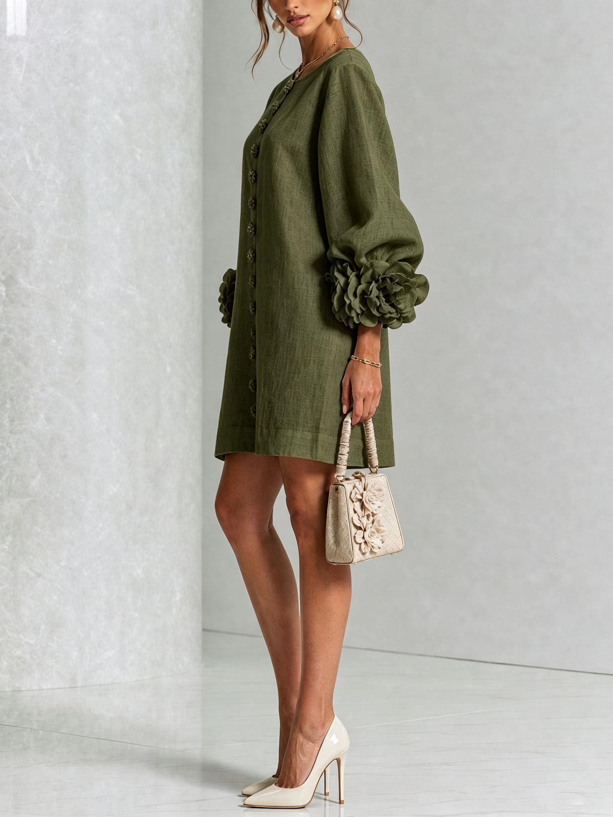Robe élégante trapèze courte boutonnée à manches bouffantes