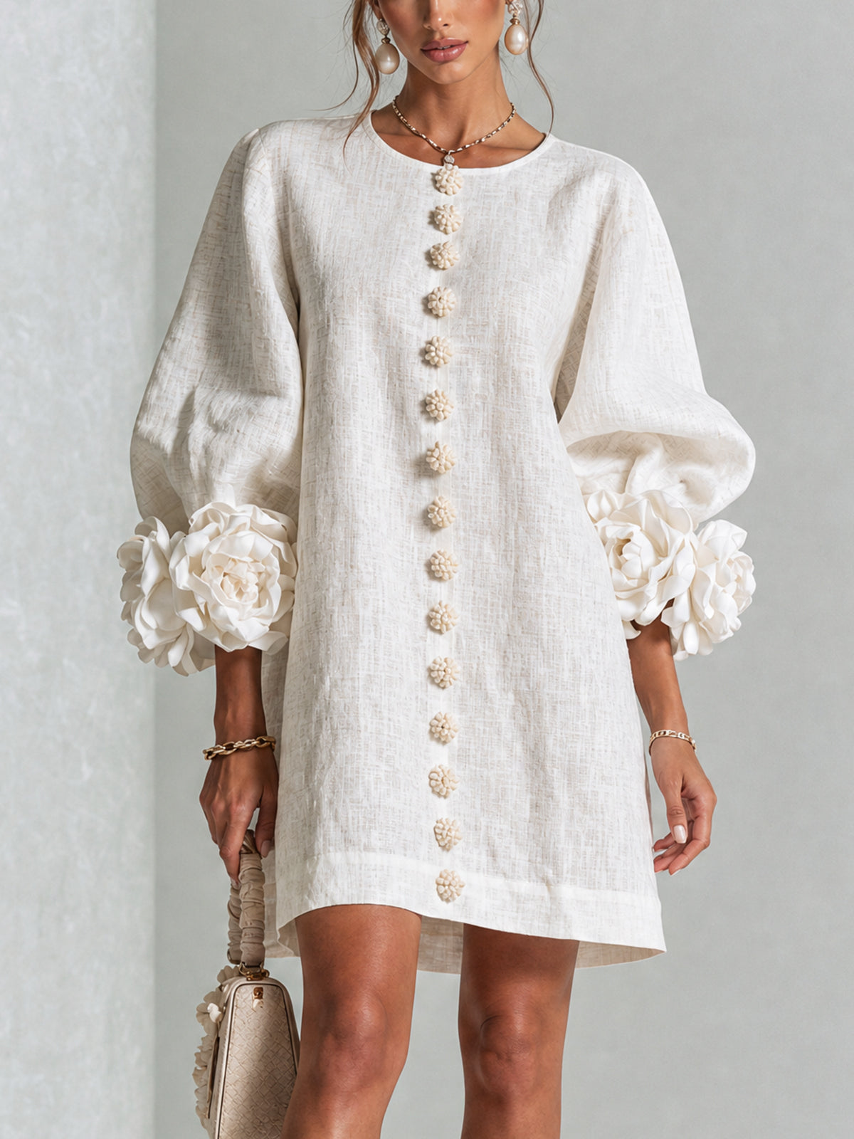 Robe élégante trapèze courte boutonnée à manches bouffantes