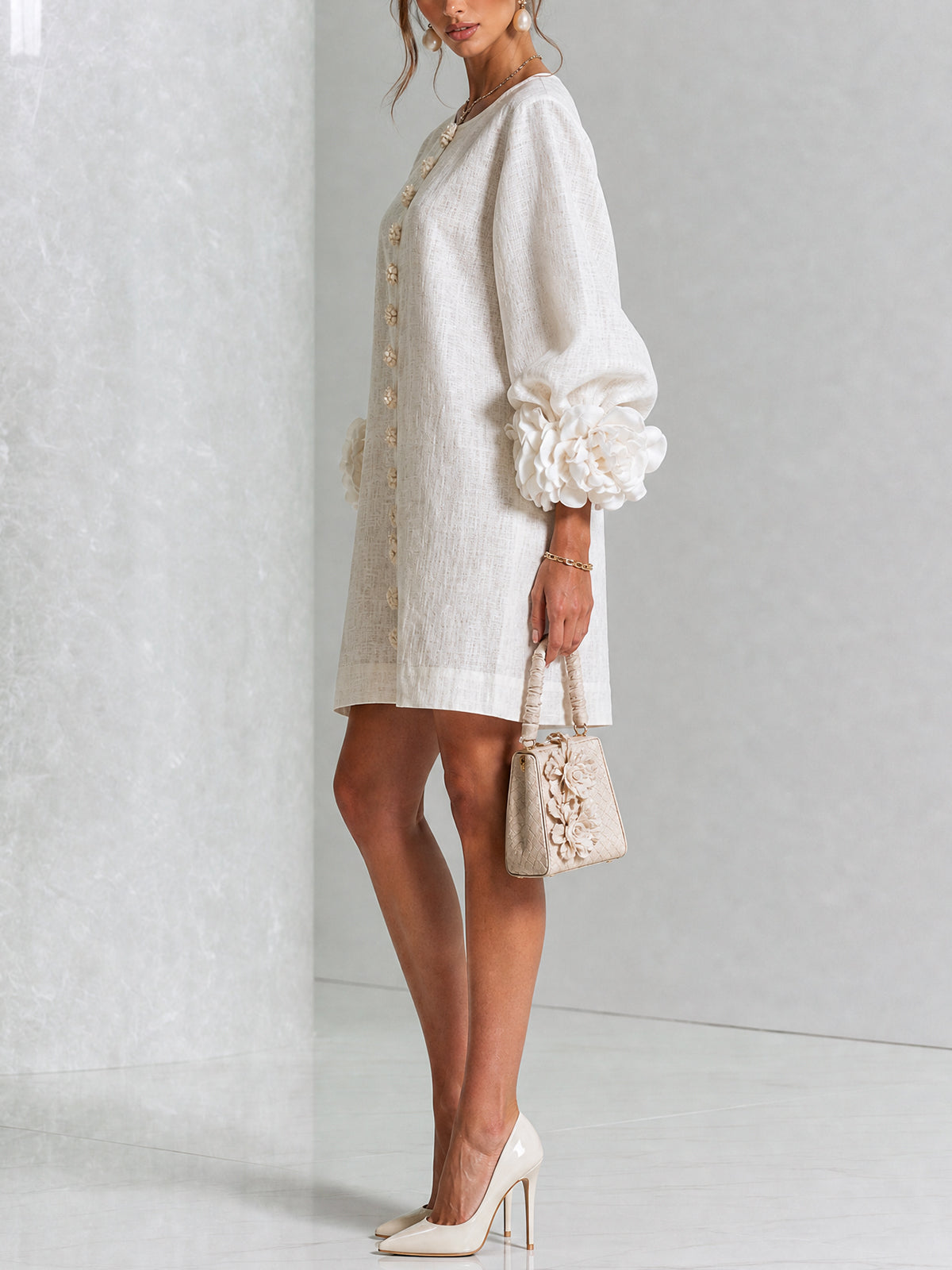 Robe élégante trapèze courte boutonnée à manches bouffantes