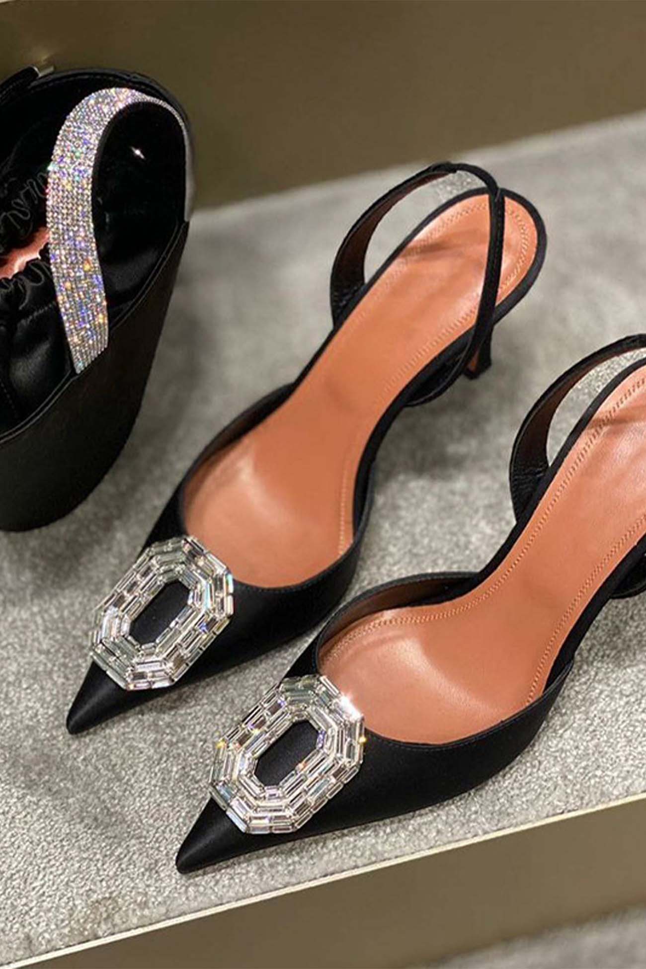 Éléa – Escarpins Pointus à Strass Ovales et Talon Haut