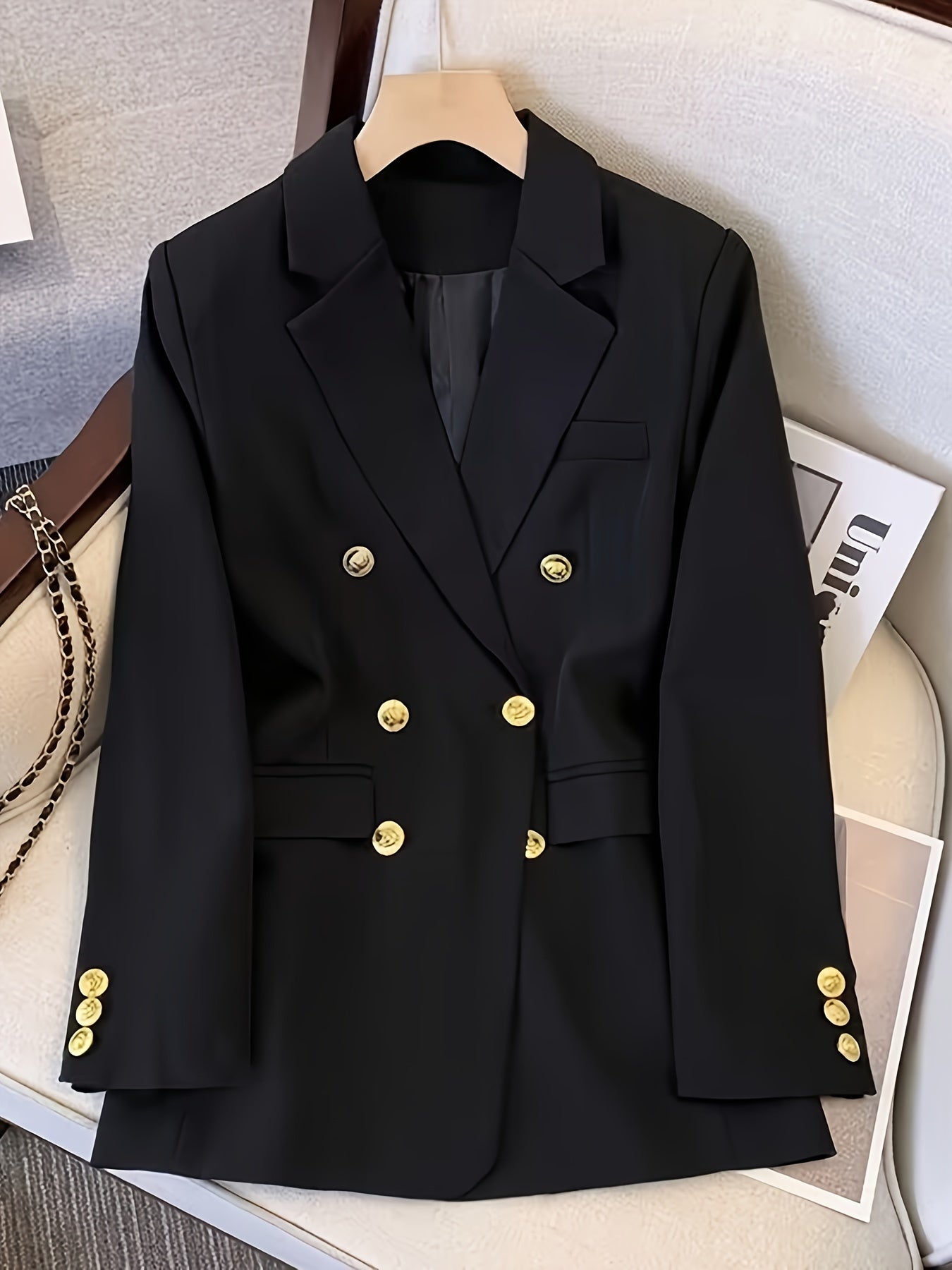 Blazer femme à double boutonnage doré, col à revers et poches à rabat 1
