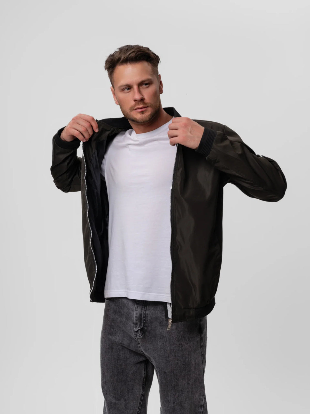 Bomber homme zippé à bords-côtes élastiques et zips décoratifs 9