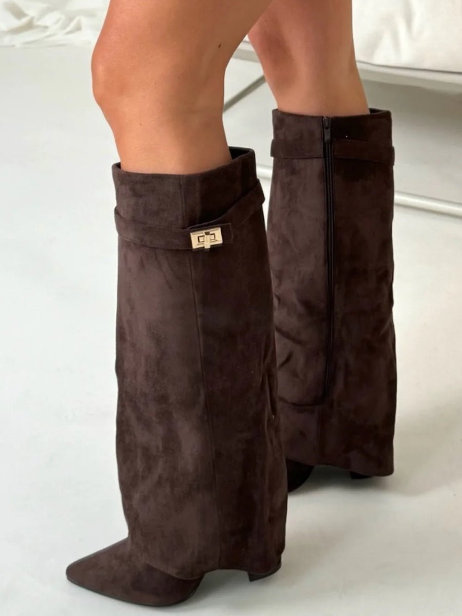 Bottes hautes femme en daim à détails dorés et silhouette affinée 13