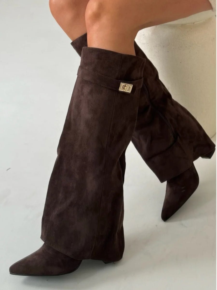 Bottes hautes femme en daim à détails dorés et silhouette affinée 3