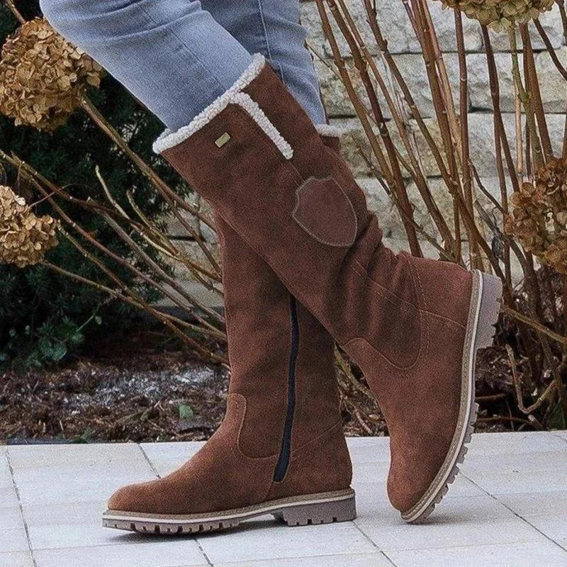 Bottes hautes femme fourrées aspect daim à zip latéral et semelle crantée 1