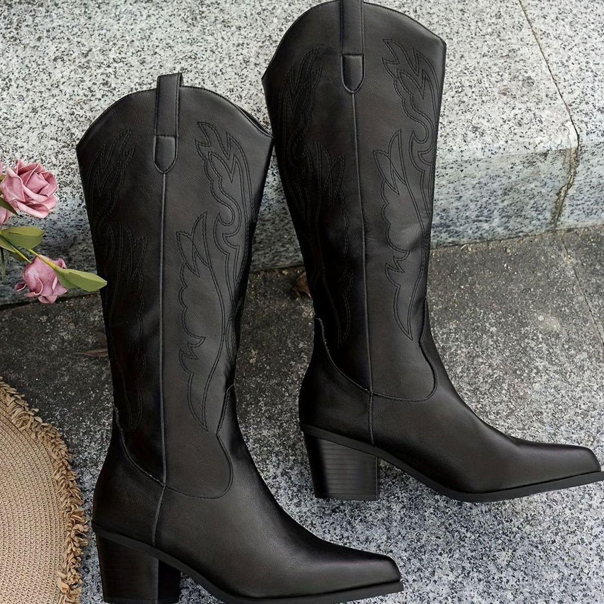 Bottes santiags brodées à tige extra large et bout pointu 5