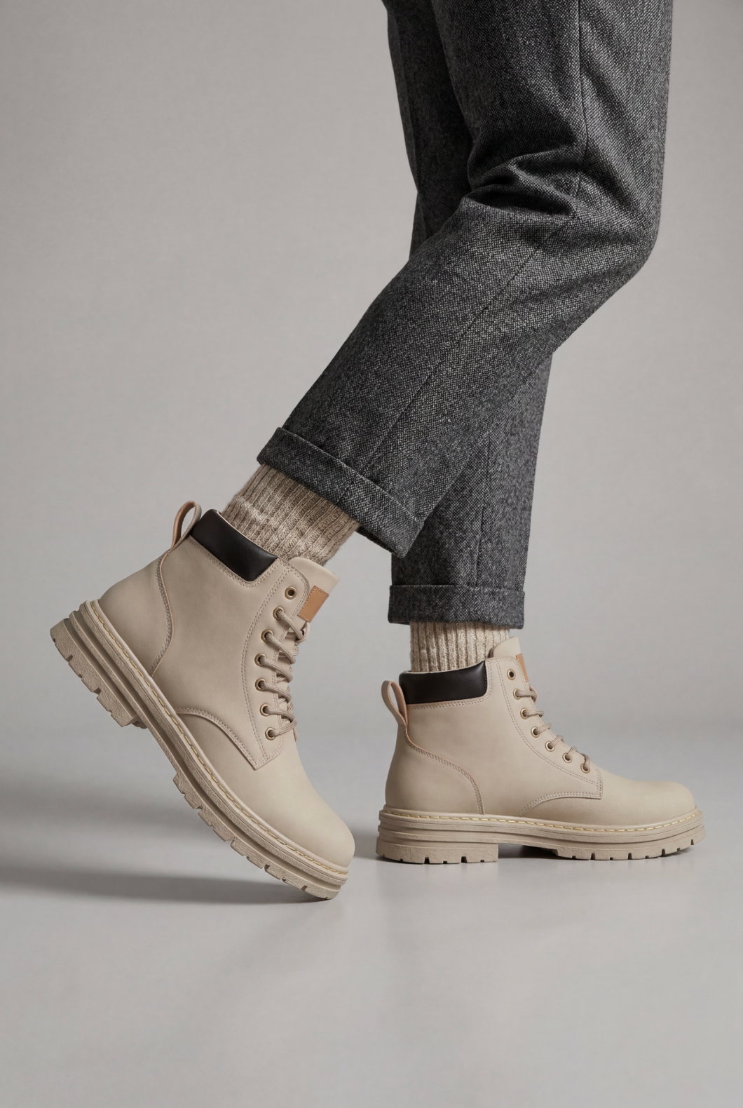 Bottines à lacets homme montantes à semelle crantée aspect nubuck 2