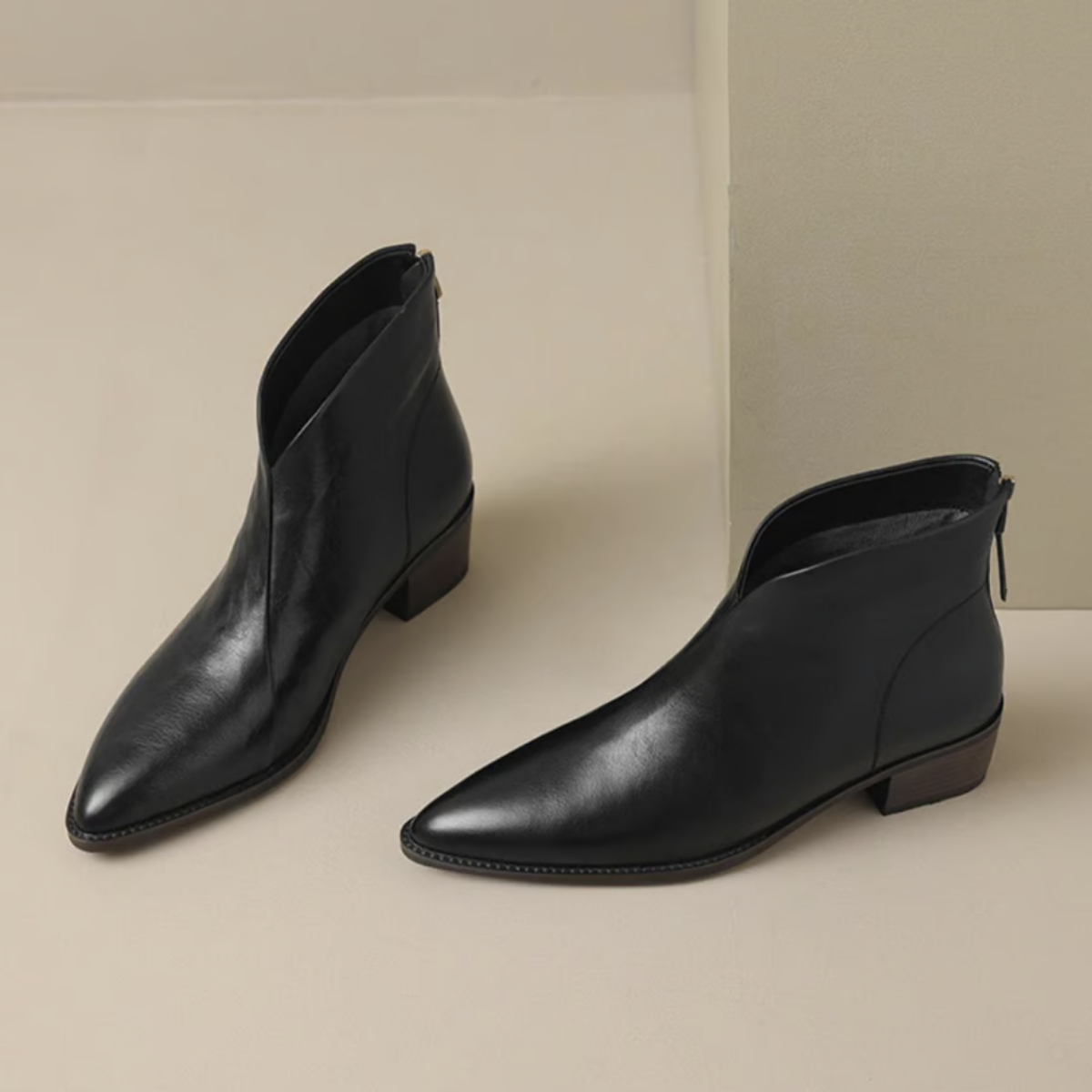 Bottines femme à talon bloc bas, bout pointu et zip arrière 1