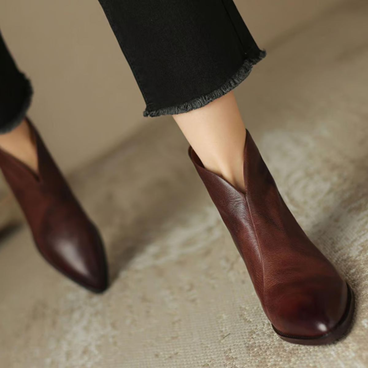 Bottines femme à talon bloc bas, bout pointu et zip arrière 5