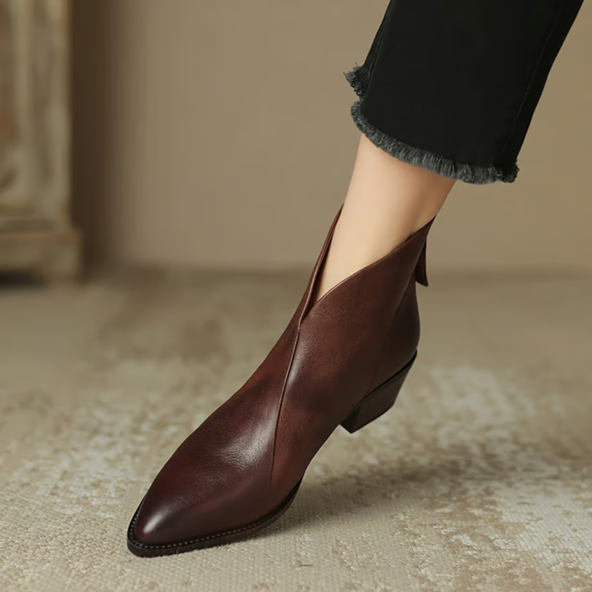 Bottines femme à talon bloc bas, bout pointu et zip arrière 6