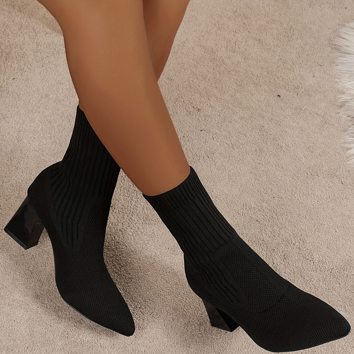 Bottines femme chaussettes à talon carré et bout pointu 3