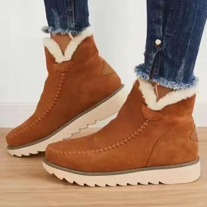 Bottines fourrées femme d'hiver à semelle plate effet daim 1