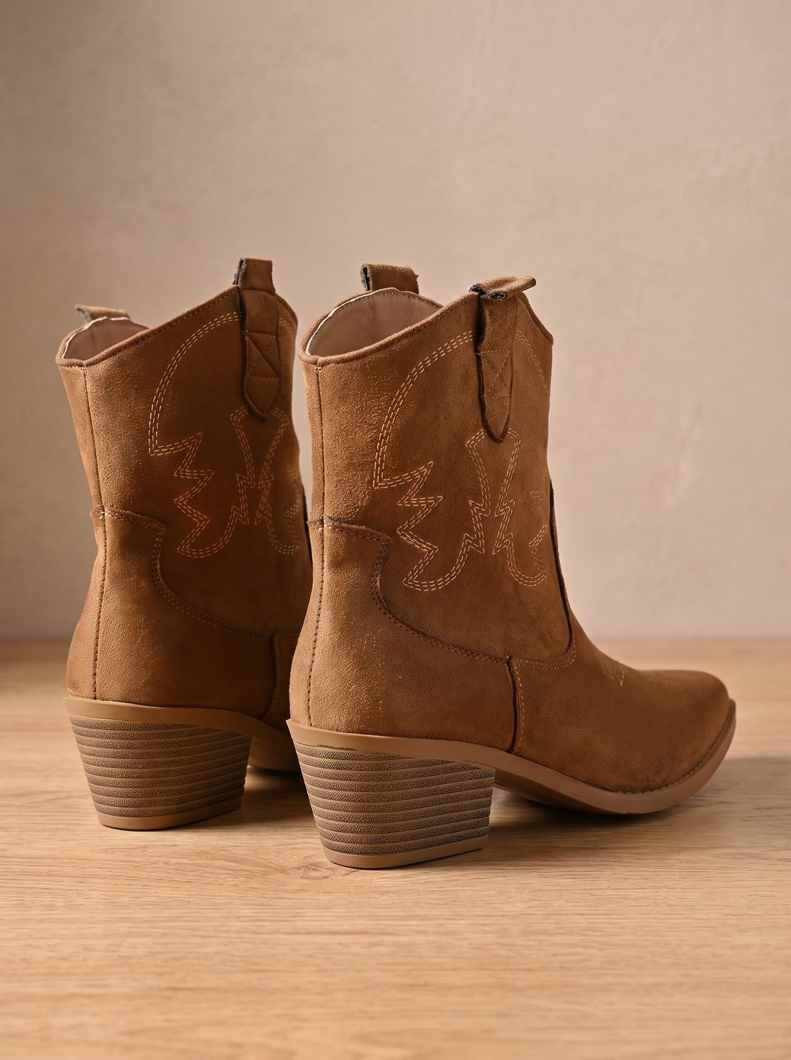 Bottines santiags brodées à tige large et talon bloc 4