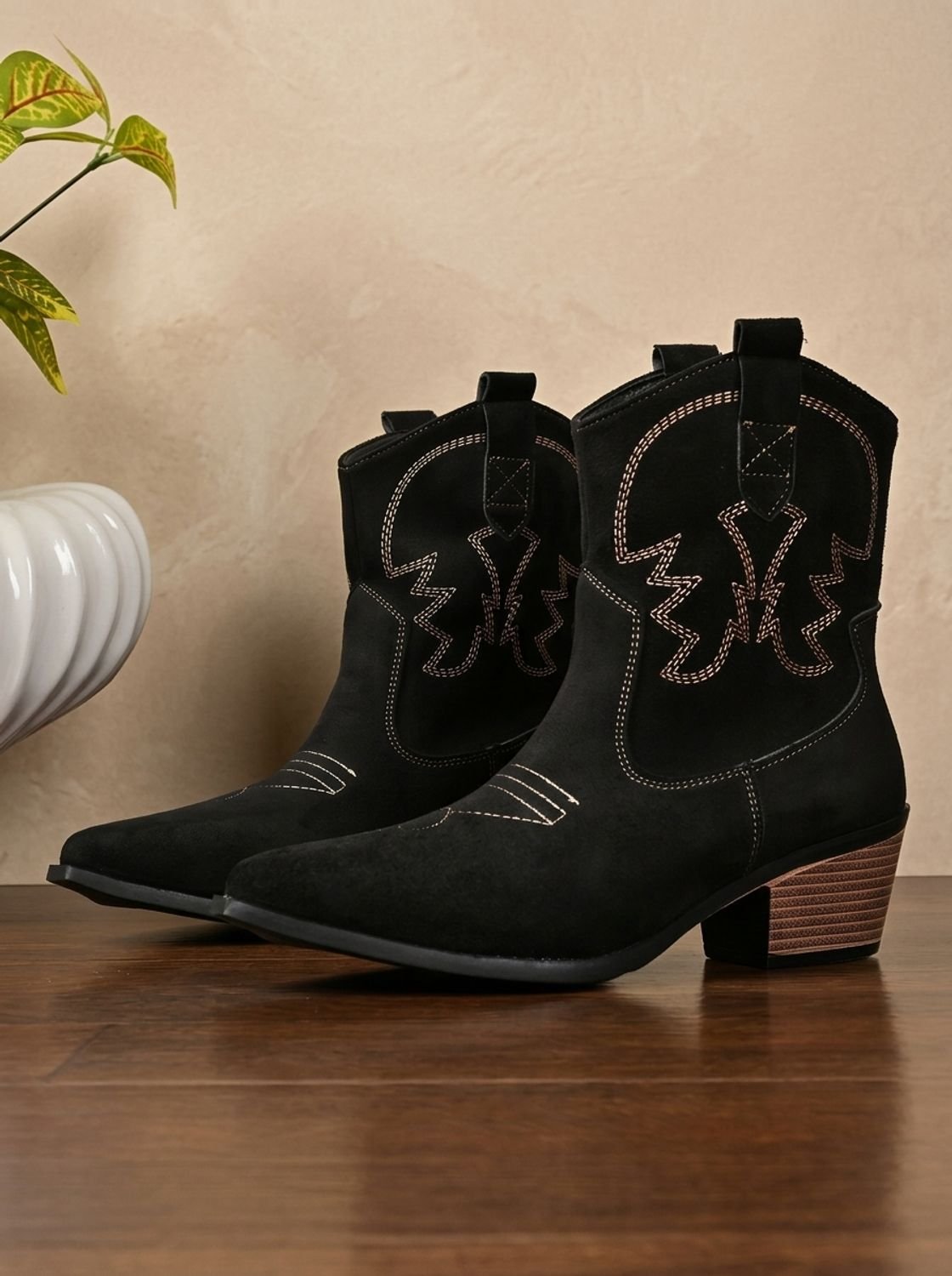 Bottines santiags brodées à tige large et talon bloc 6