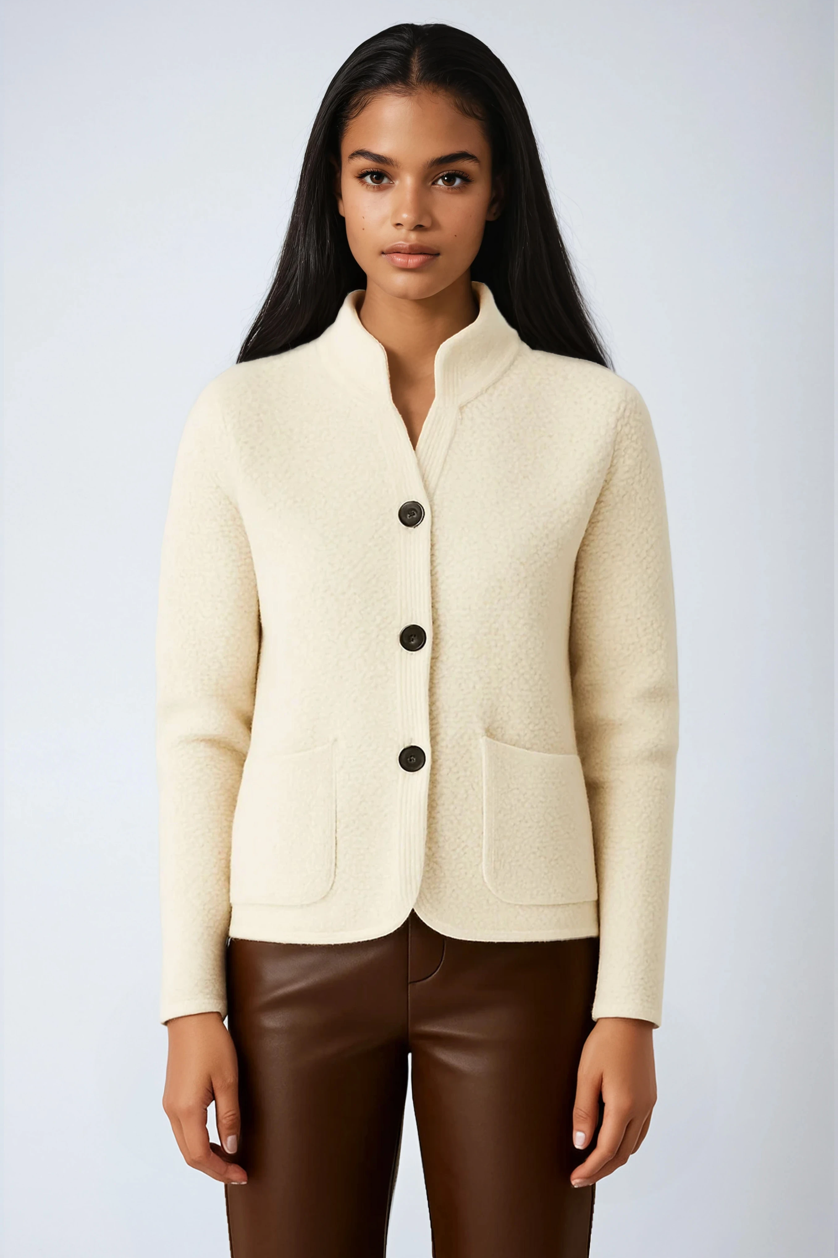 Cardigan femme en laine boutonné à col montant et poches plaquées 3