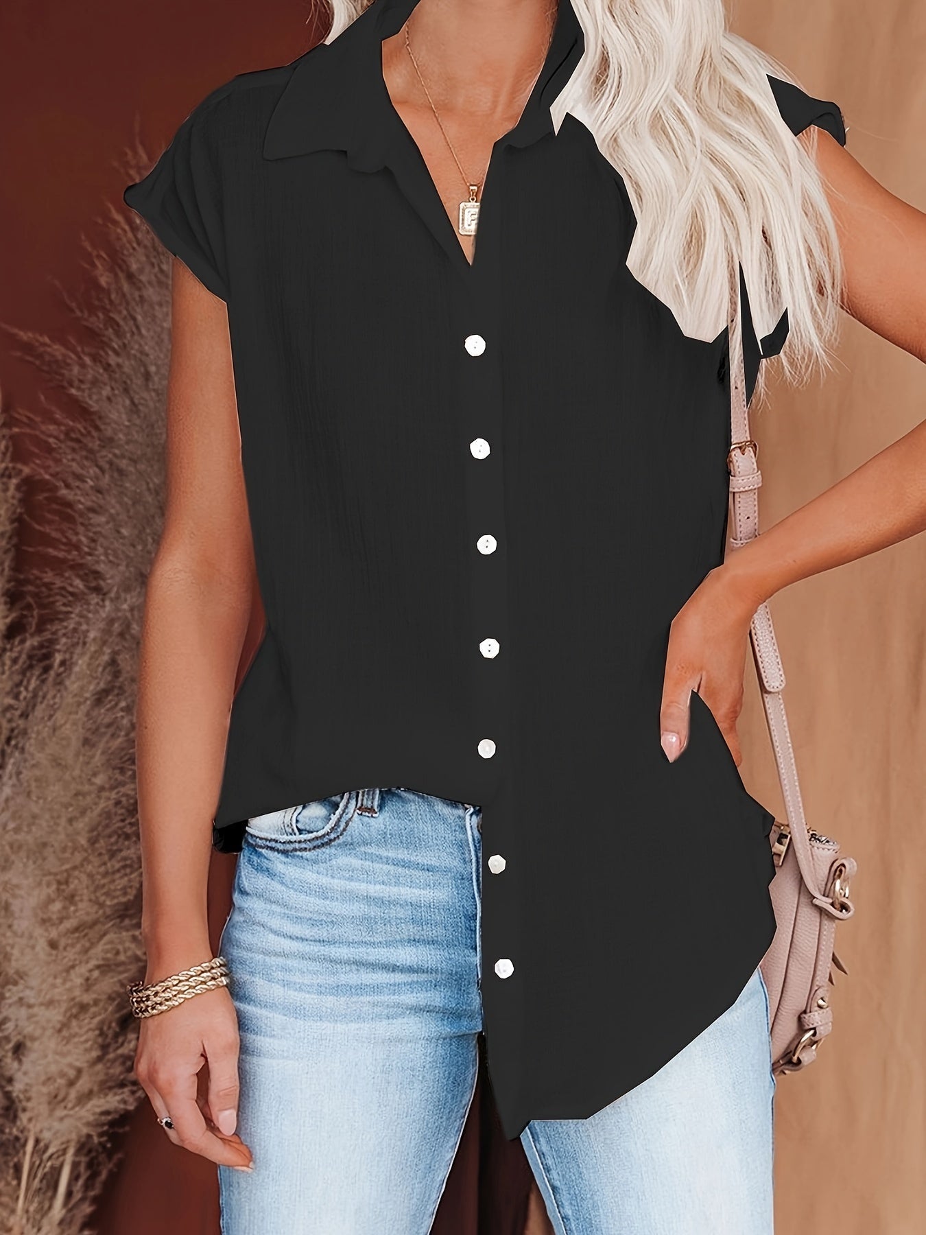 Blouse estivale à boutons – élégance intemporelle et simplicité raffinée