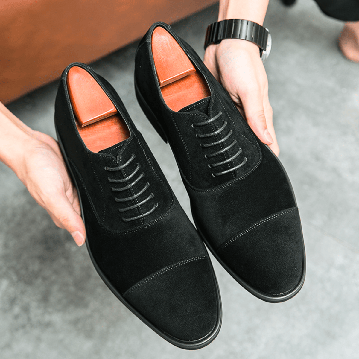 Chaussures richelieu homme en daim à lacets et semelle robuste 2